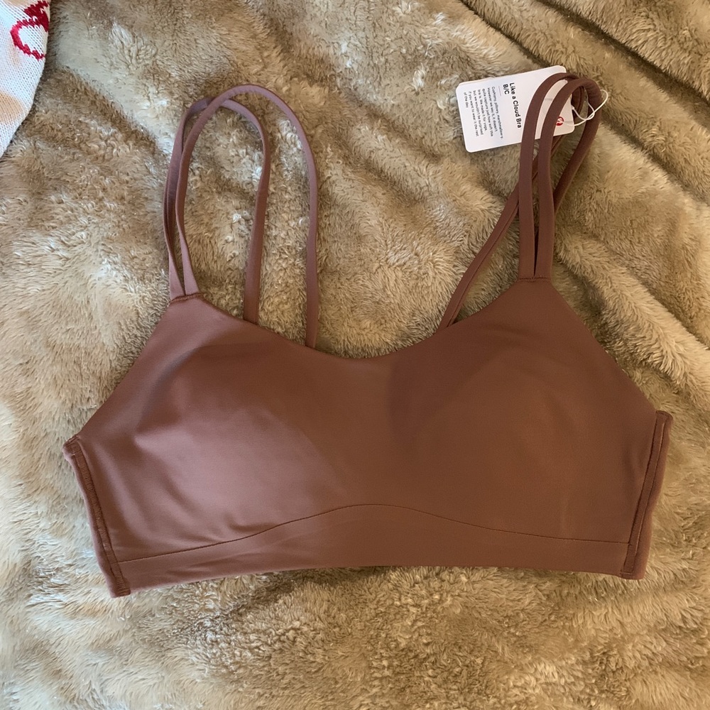 NWT lululemon like a cloud bra